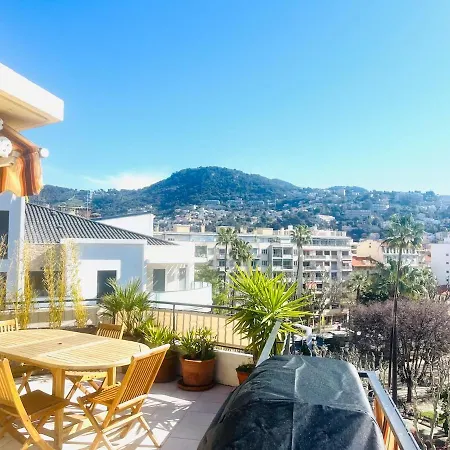 Daire After B00klng Need Scаn Qr-c0dе --beautiful Terrace